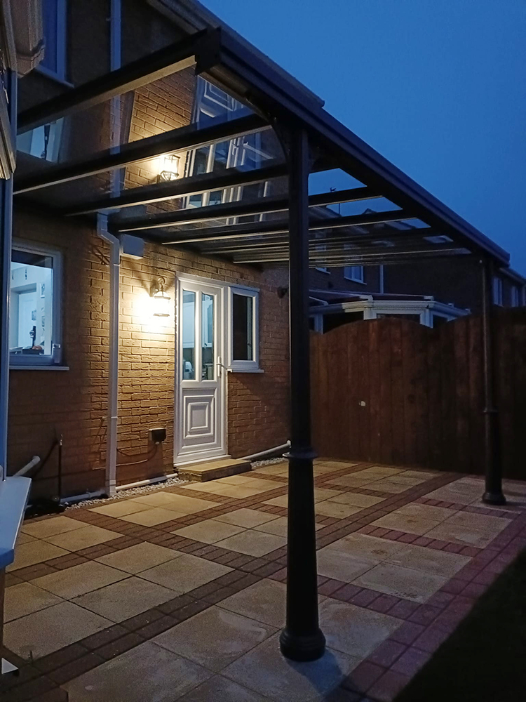 Lovely Simplicity 6 veranda project in Hull provides fast and hassle-free installation under time constraints, installed by our Trade Partner NGT Products Limited